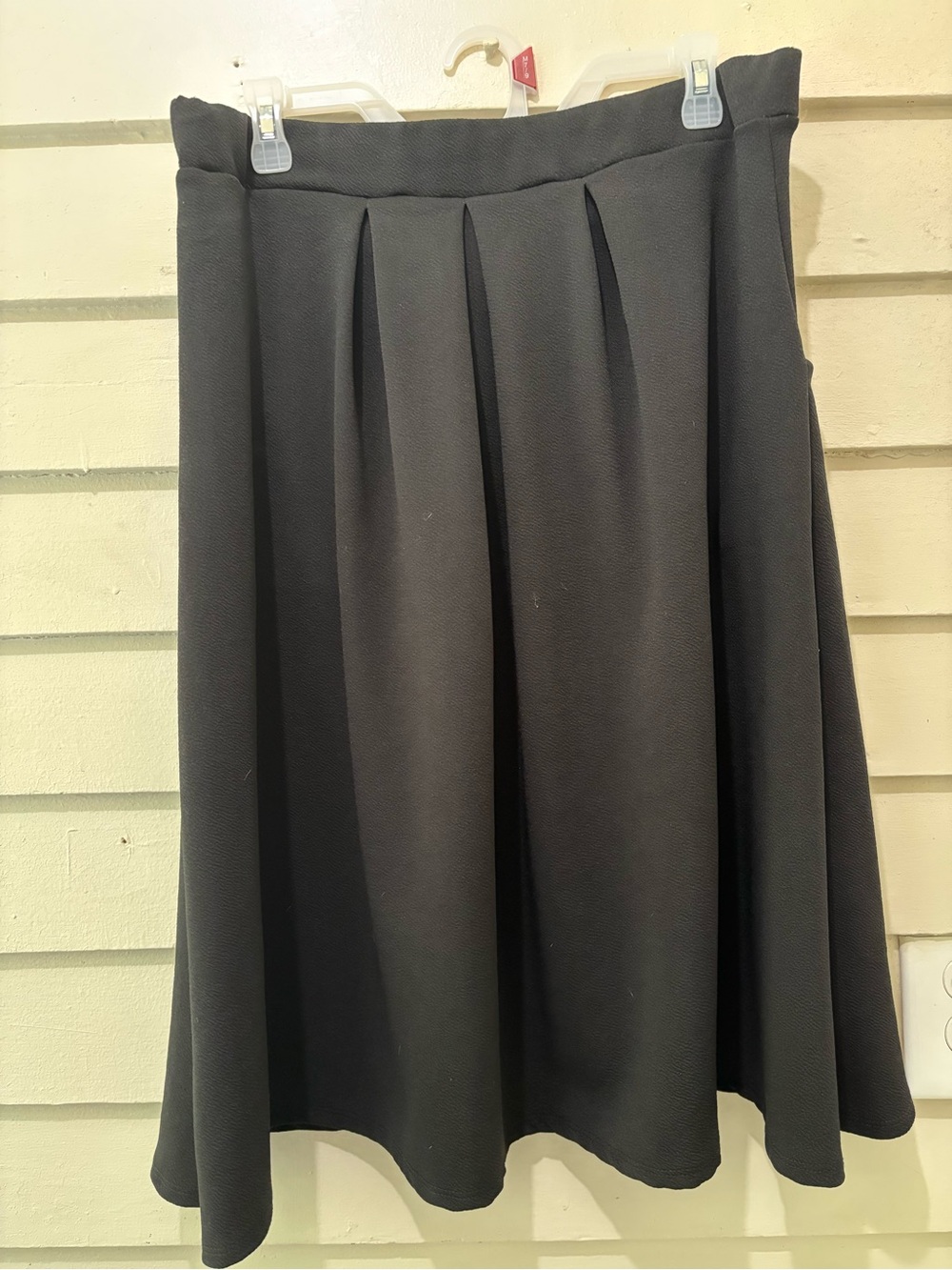 Classic Basic Black Elastic Waist A Line Skirt With Pockets - Picture 2 of 4